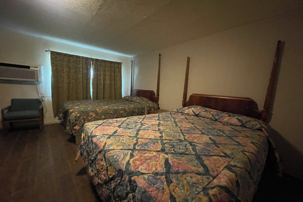 Oak Motel Modesto CA 10/29