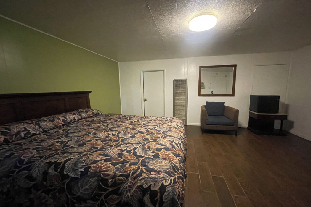 Oak Motel Modesto CA 12/29