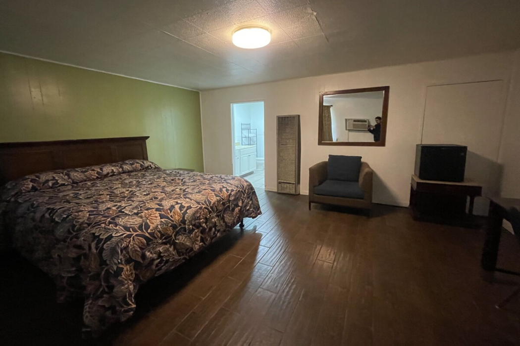 Oak Motel Modesto CA 11/29