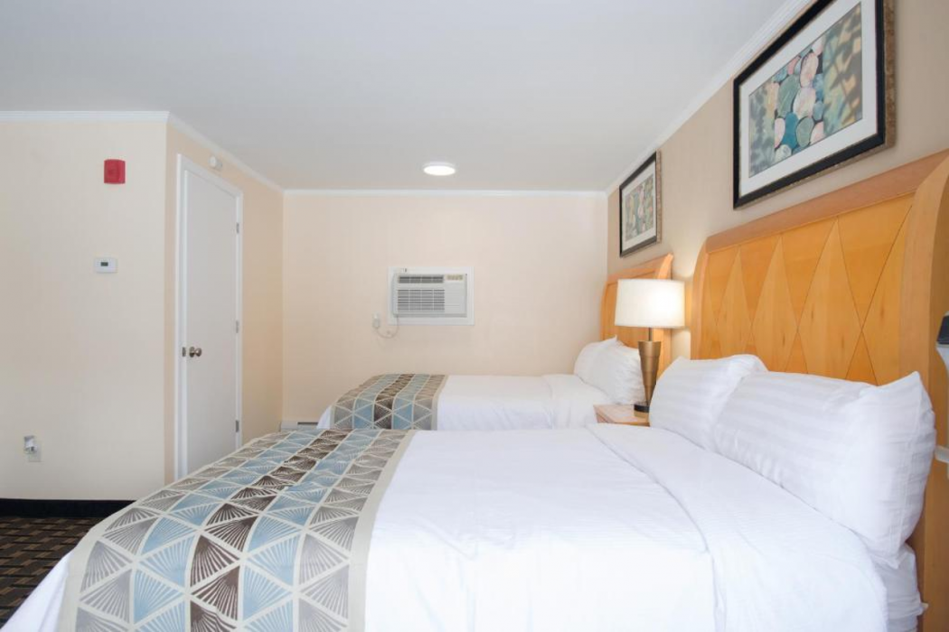 Rodeway Inn Adams, MA 8/34