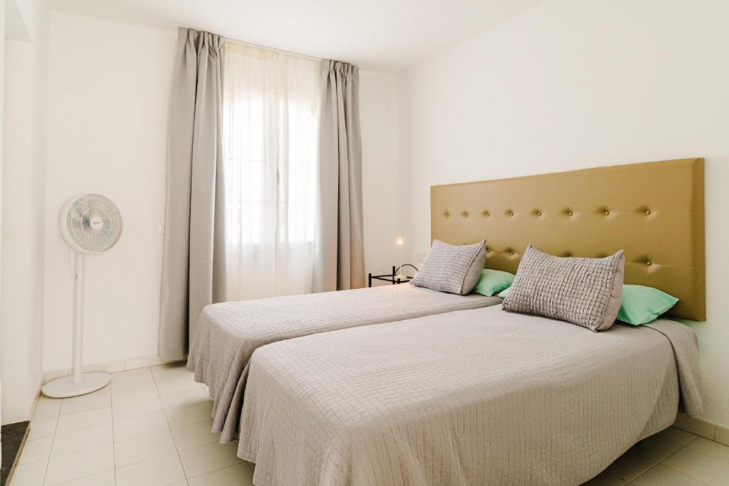 Corona Mar Apartments - Select Adults PLUS 16 8/30