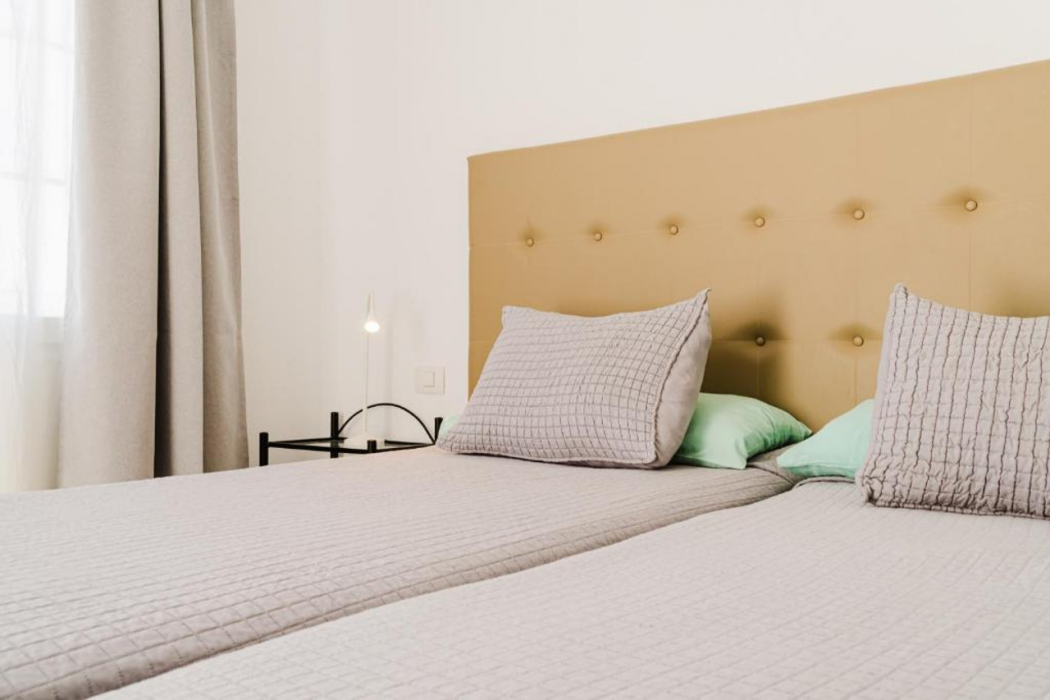 Corona Mar Apartments - Select Adults PLUS 16 7/30