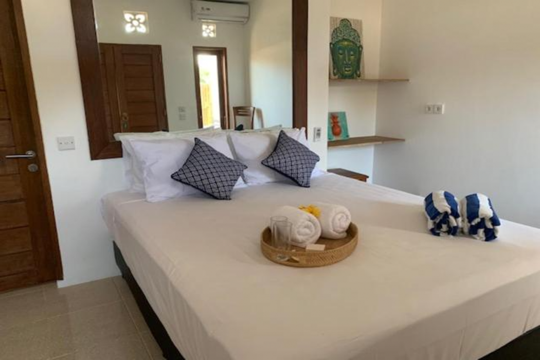 3 Monkeys Lembongan 3/50