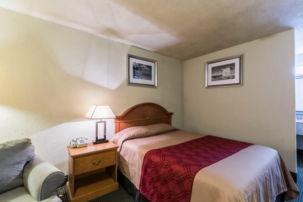 Regency Inn & Suites Houston East I 10 17/52