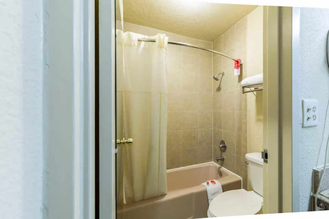 Regency Inn & Suites Houston East I 10 18/52