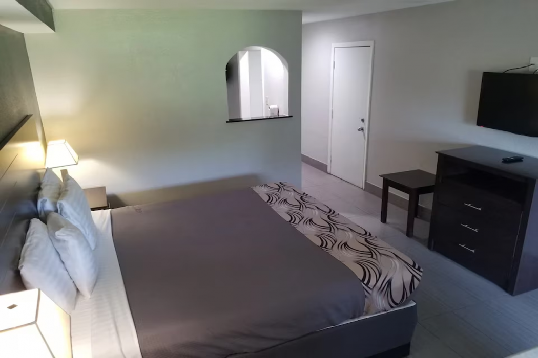 Regency Inn & Suites Houston East I 10 15/52
