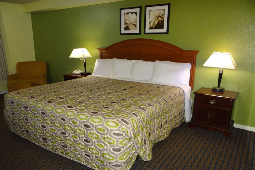 Regency Inn & Suites Houston East I 10 16/52