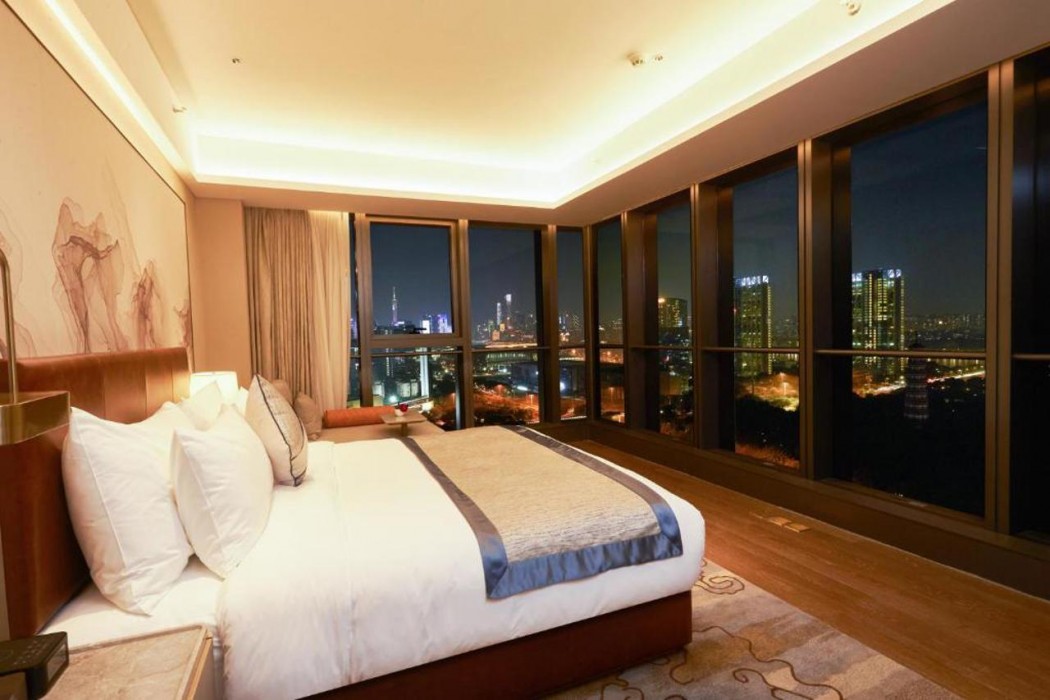 LN Dongfang Hotel Pazhou 13/60