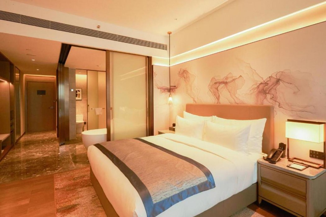 LN Dongfang Hotel Pazhou 16/60