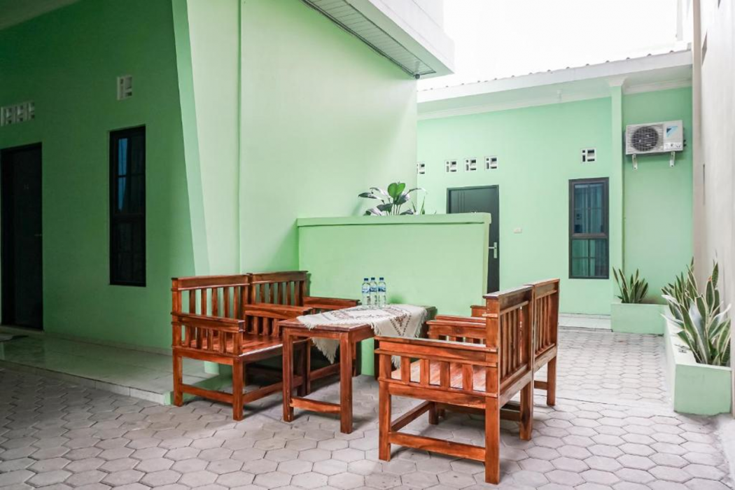 Hotel O Guest House Riharti Syariah 24/43