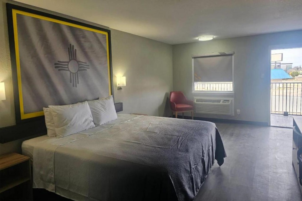 Super 8 by Wyndham Hobbs 5/29