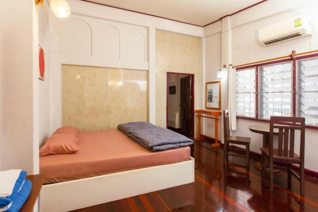 OYO 75469 Baan Kong Hostel 12/27