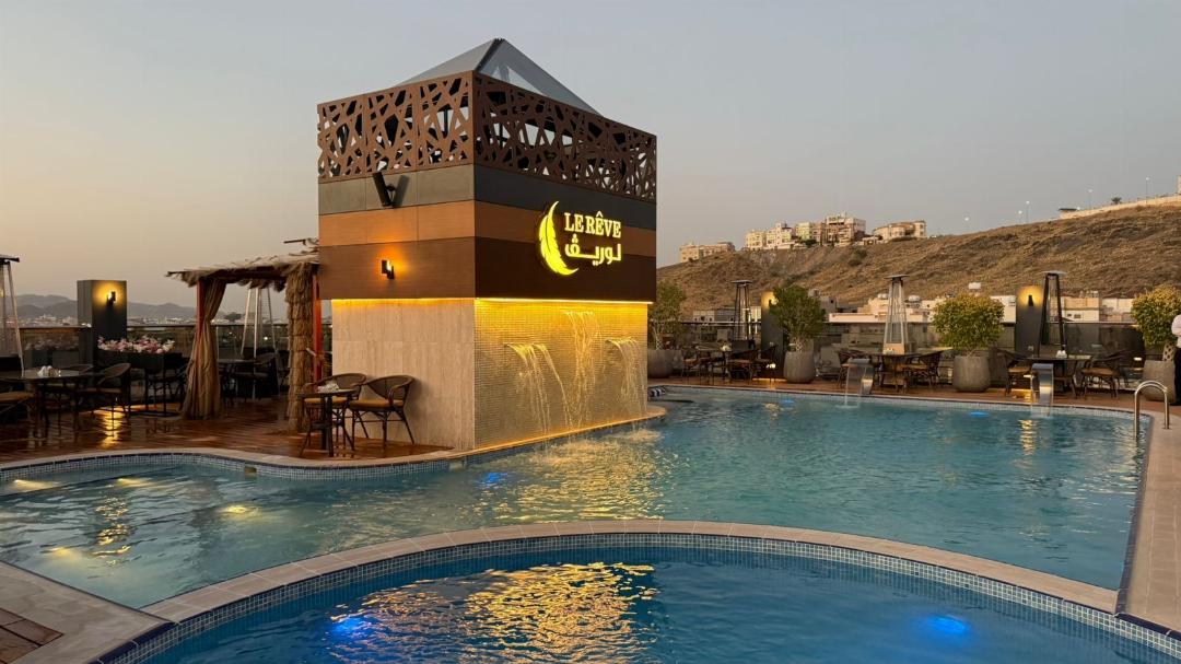 Le Reve Hotel 87/134