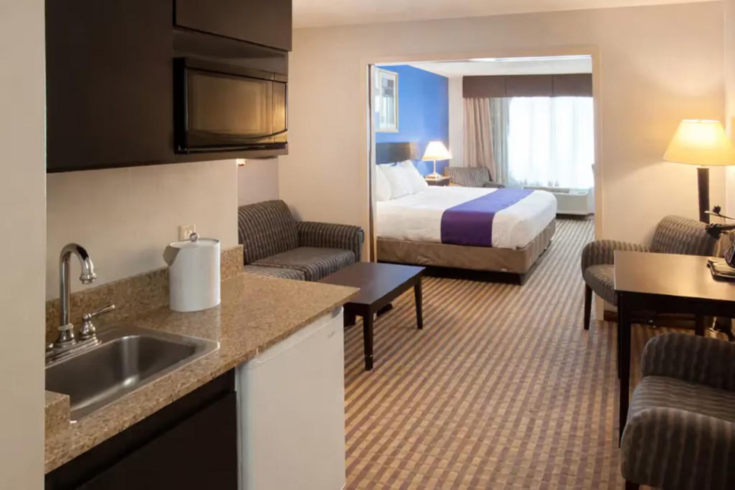 Sleep Inn & Suites Kalamazoo East 6/10