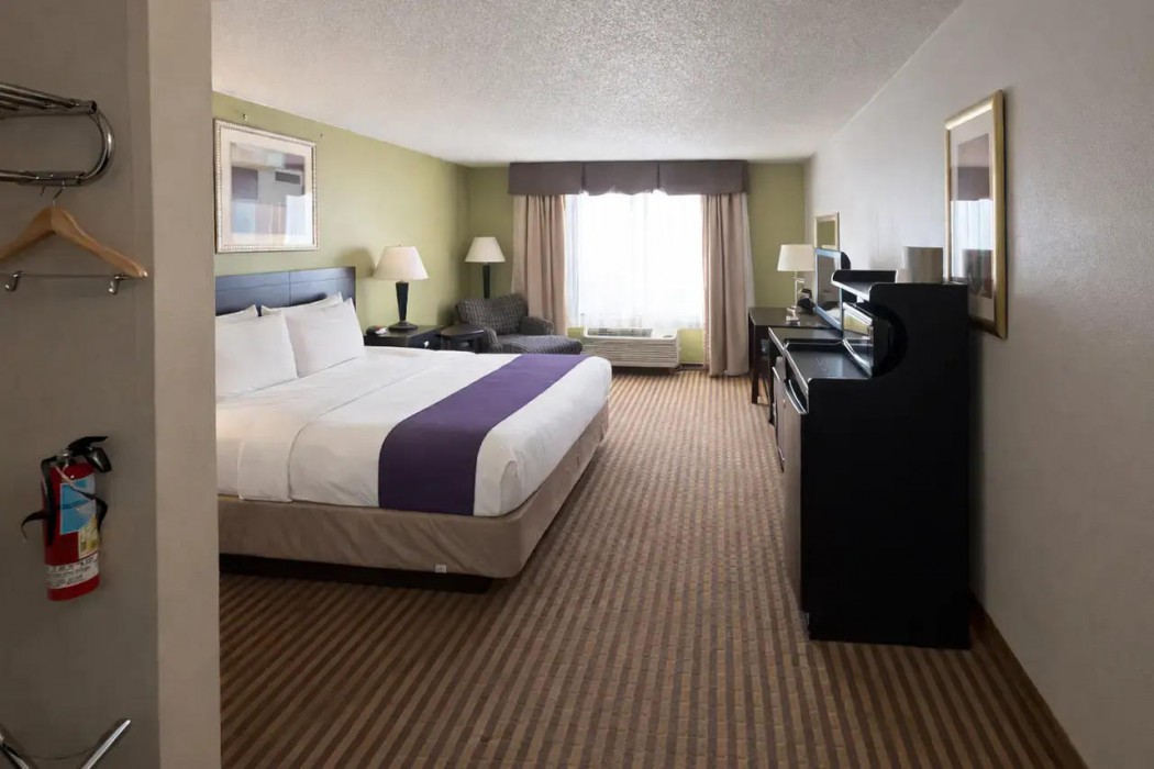 Sleep Inn & Suites Kalamazoo East 4/10