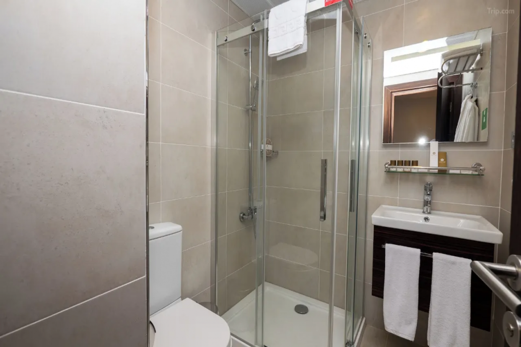 Souare Premium Hotel 38/39