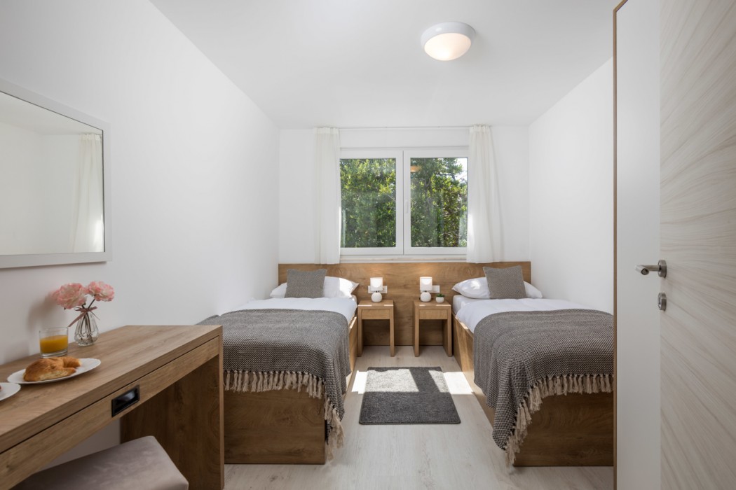 Holiday Homes Ostro 10/20