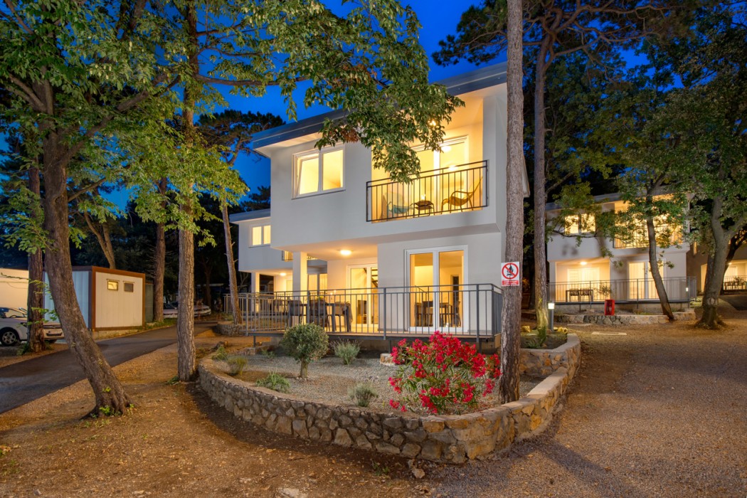 Holiday Homes Ostro 6/20