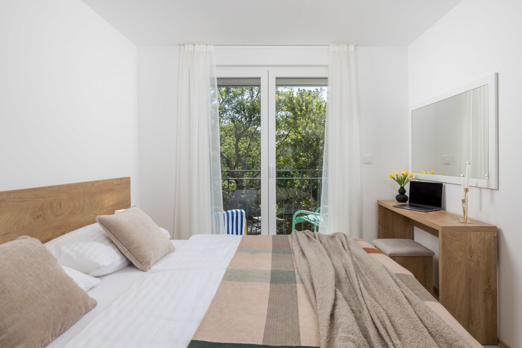 Holiday Homes Ostro 12/20