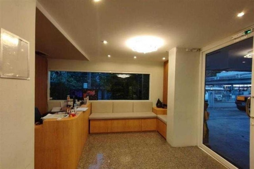 OYO 75446 Travis Inthamara 49 6/57