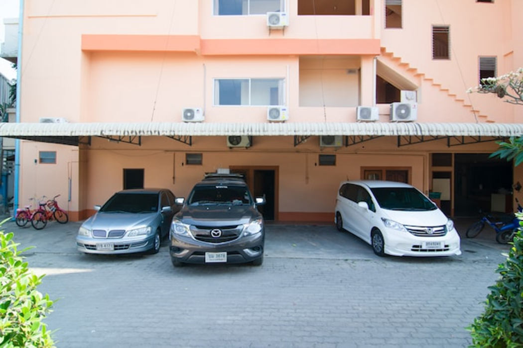 OYO 534 Phasuk Hotel in PRANBURI