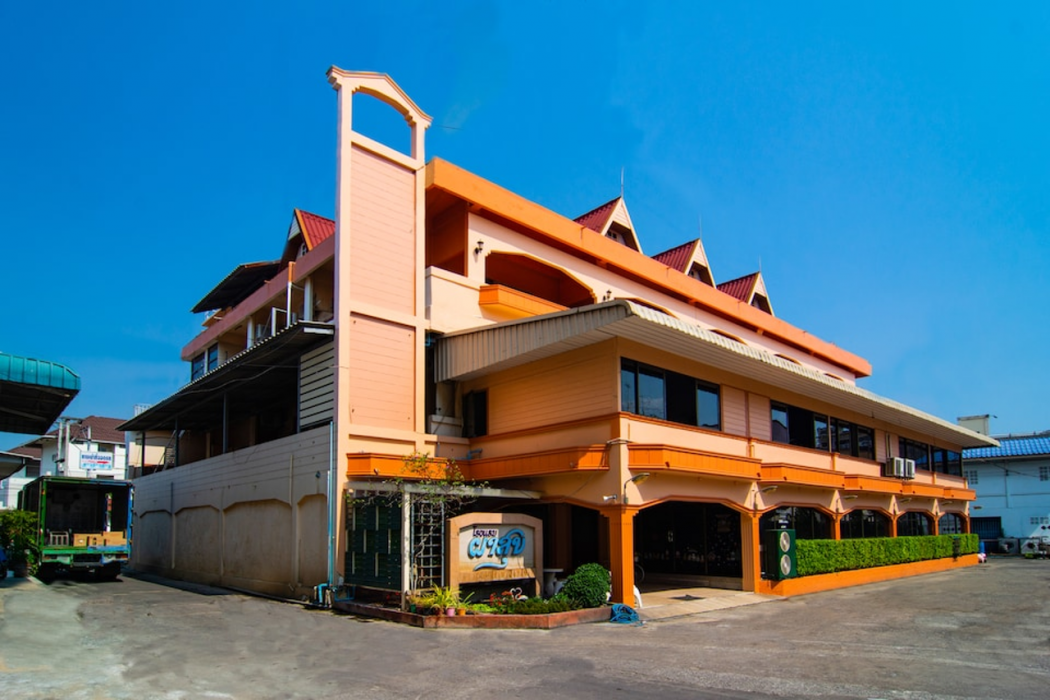 OYO 534 Phasuk Hotel in PRANBURI