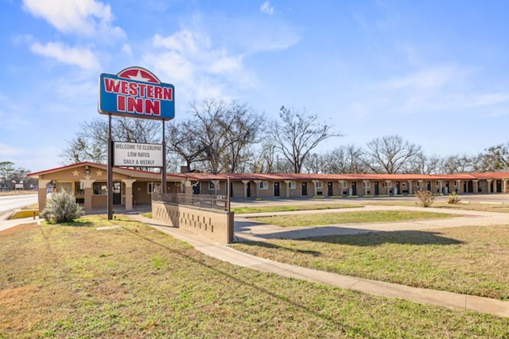 Western Inn by Capital O Cleburne TX in CLEBURNE - TX