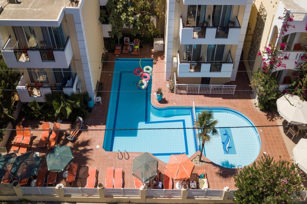 Bueno Hotel Apartments 12/13