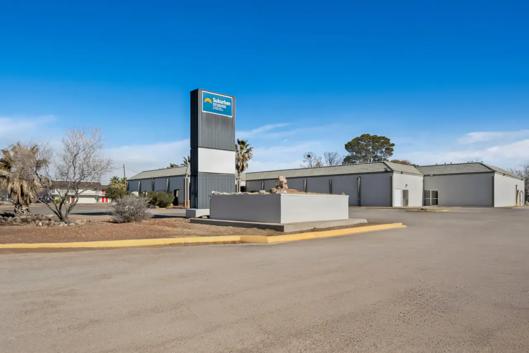 Suburban Studios Pecos 1/10