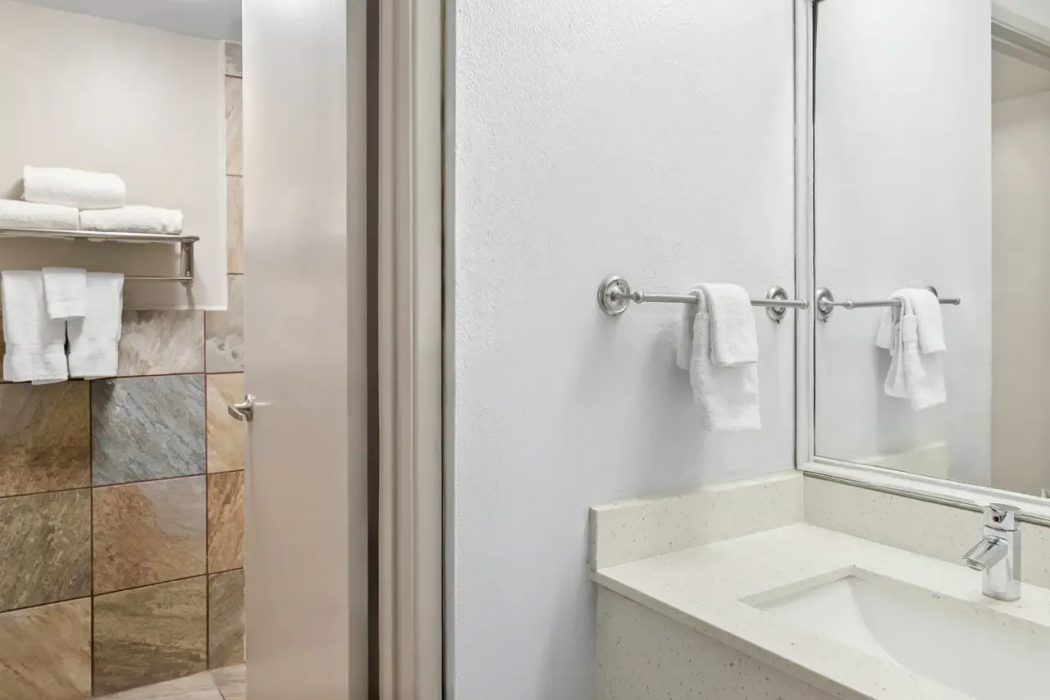 Suburban Studios Pecos 7/10