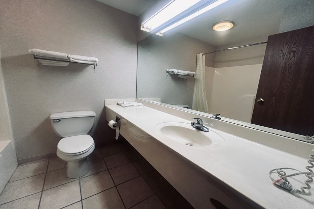 Osage Village Inn Near Lake Ozarks US 54 11/55