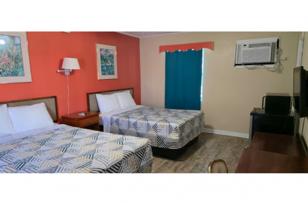 Holiday Motel Ocala Downtown I-75 9/33