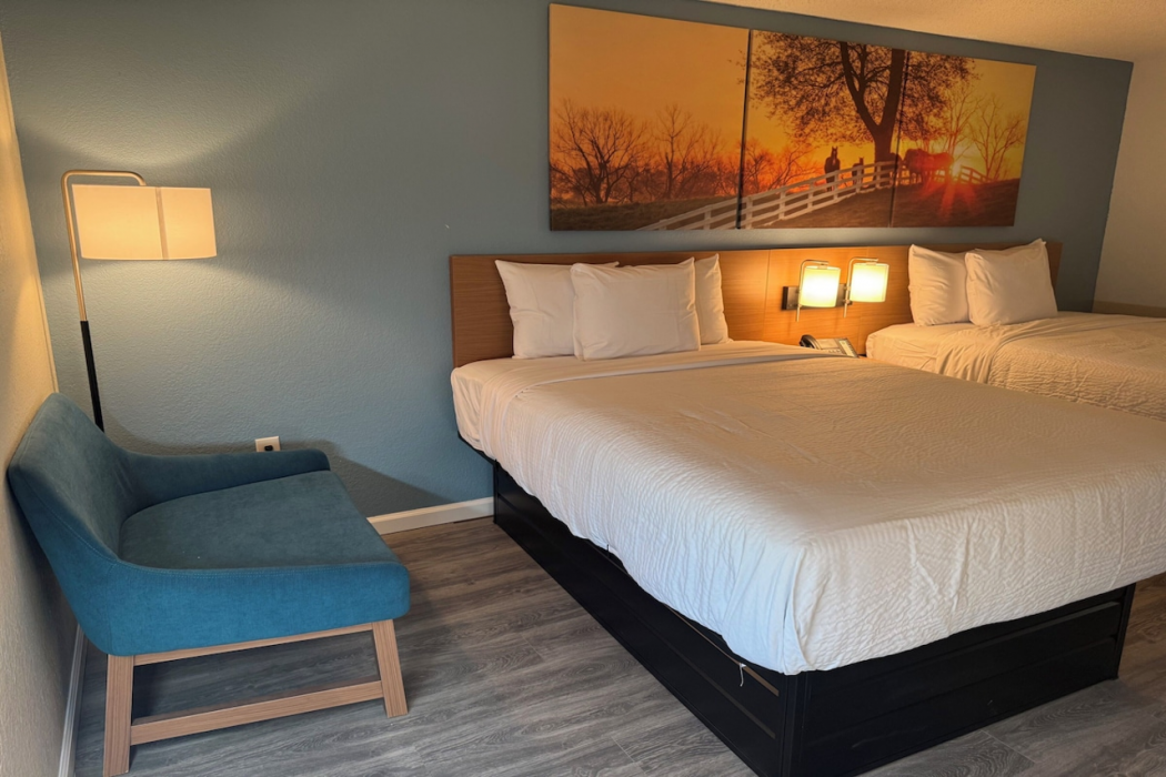Days Inn & Suites by Wyndham Festus 12/60