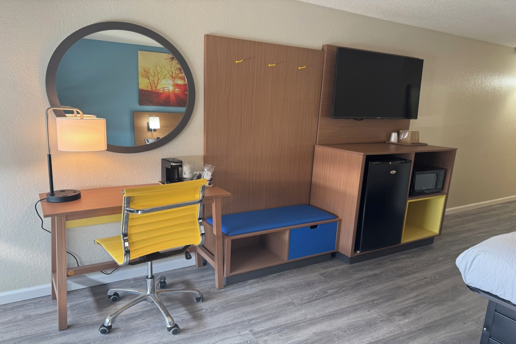 Days Inn & Suites by Wyndham Festus 11/60