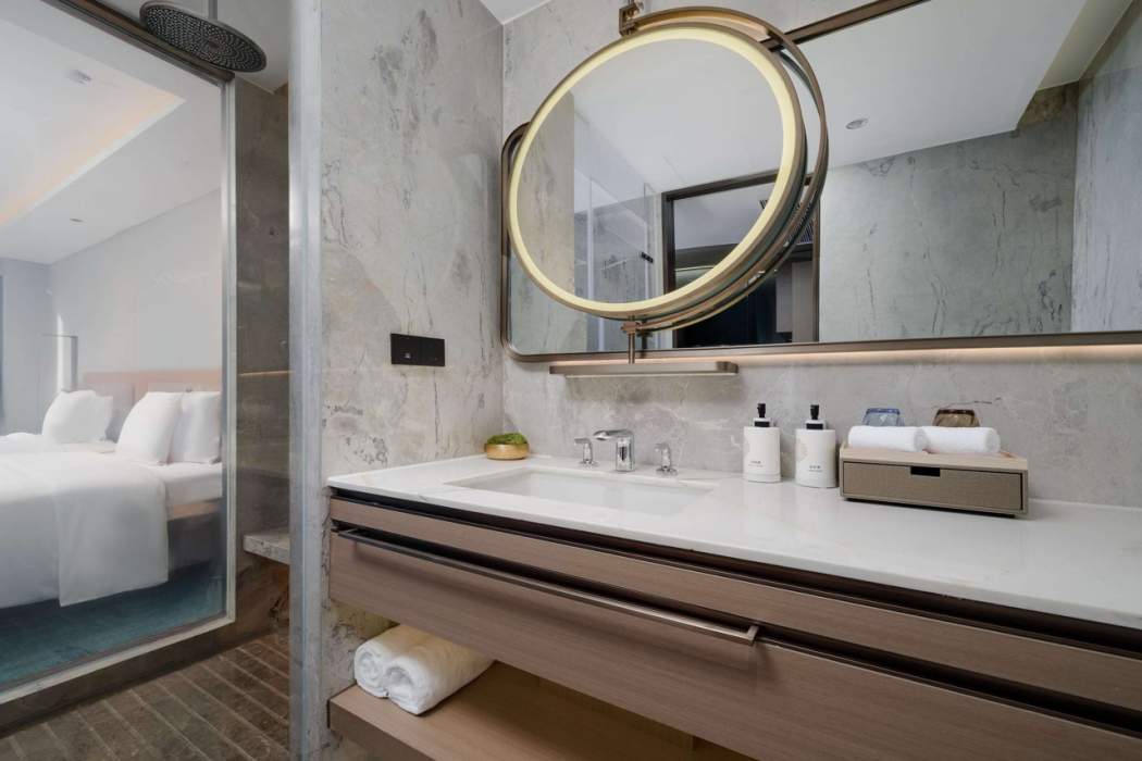 Grand Mercure Wuxi Huishan 36/76