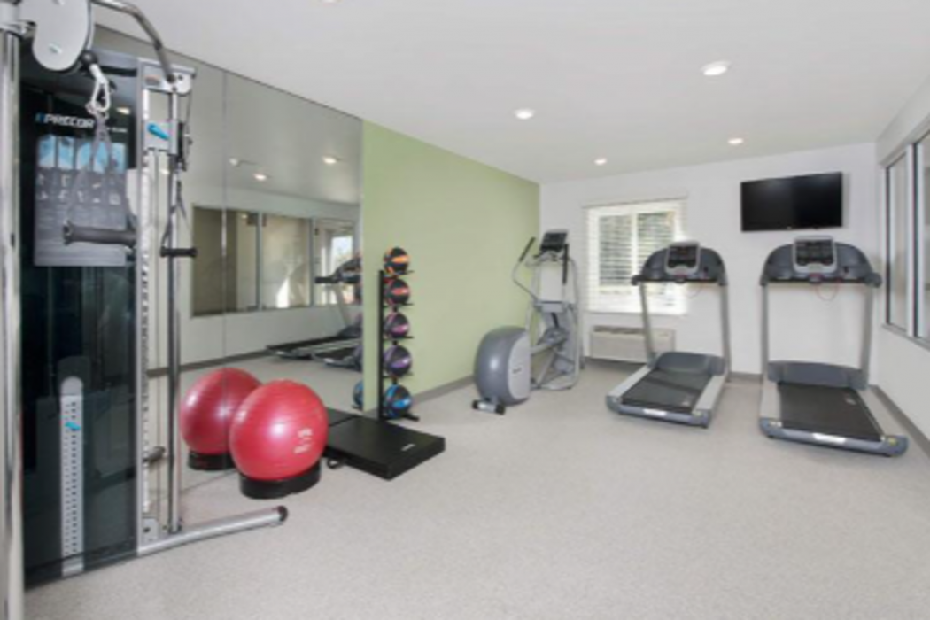 WoodSpring Suites North Ft Worth Alliance TX Speedway 24/38