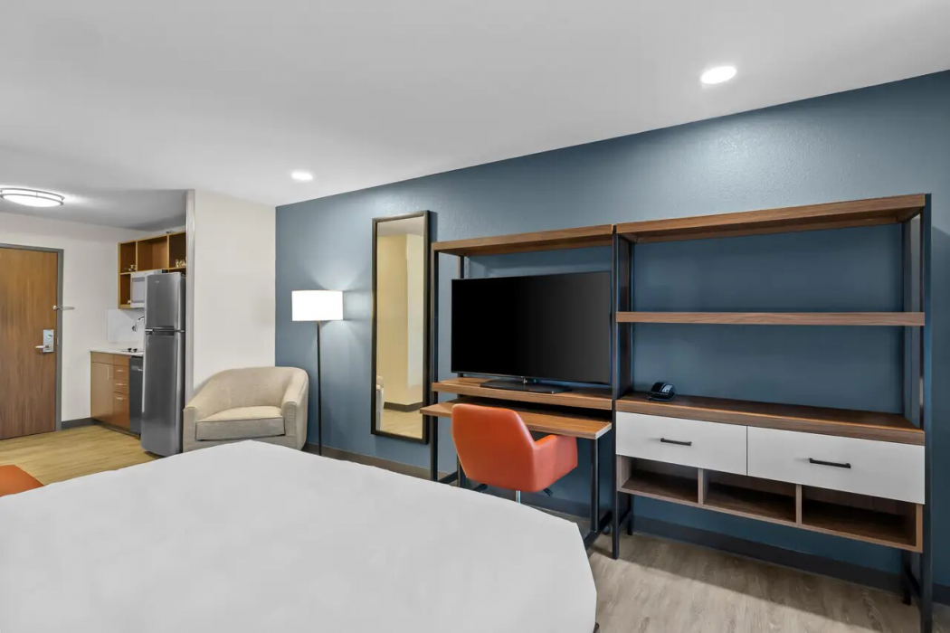 Everhome Suites Wichita Northeast 11/56