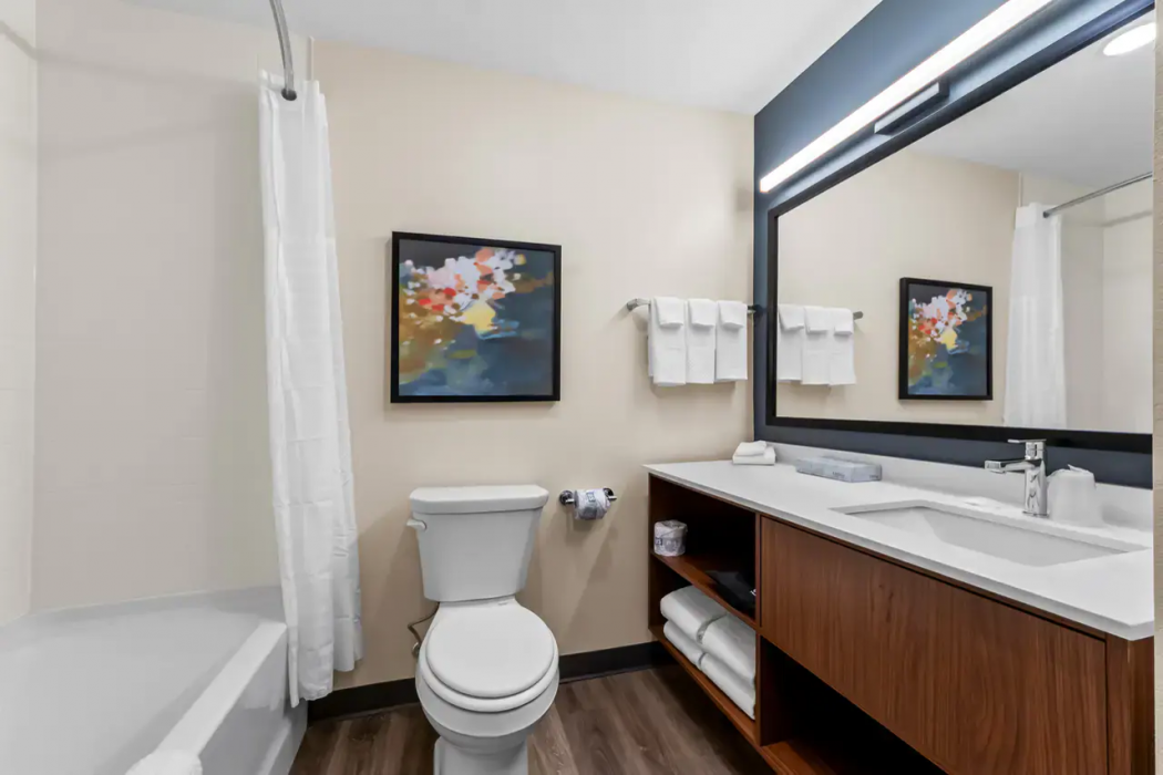 Everhome Suites San Antonio Lackland near Seaworld 9/17