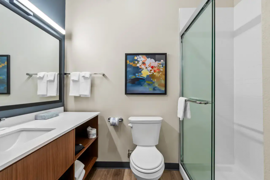 Everhome Suites San Antonio Lackland near Seaworld 8/17