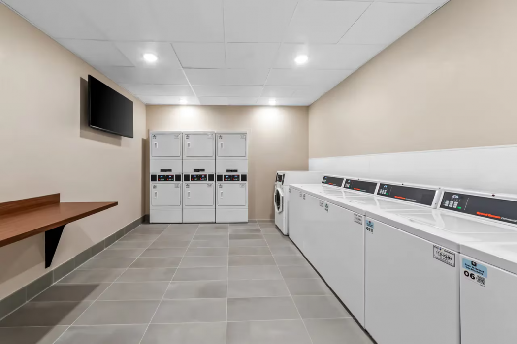 Everhome Suites San Antonio Lackland near Seaworld 13/17
