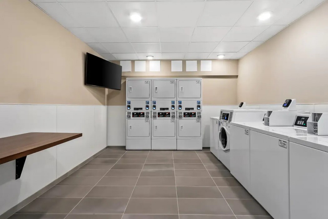 Everhome Suites El Paso Airport near Fort Bliss 14/18