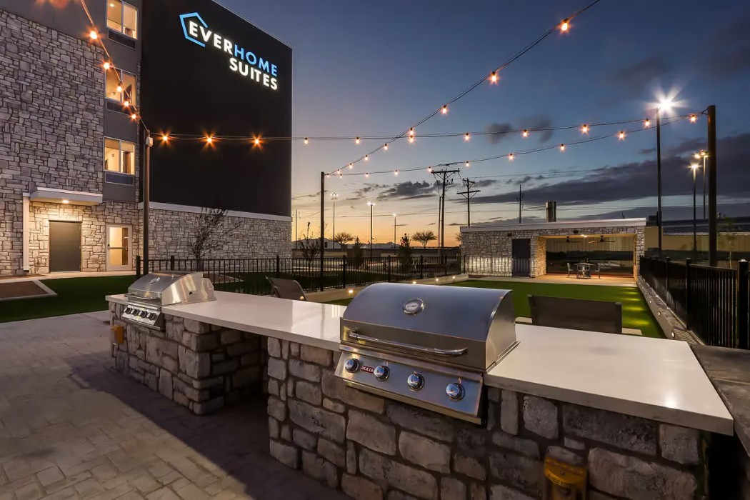 Everhome Suites El Paso Airport near Fort Bliss 16/18