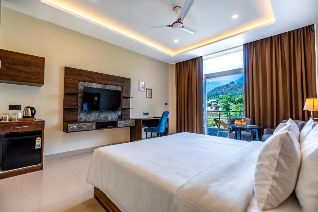 Room at Aotel by Clarks Inn, Palampur, PALAMPUR
