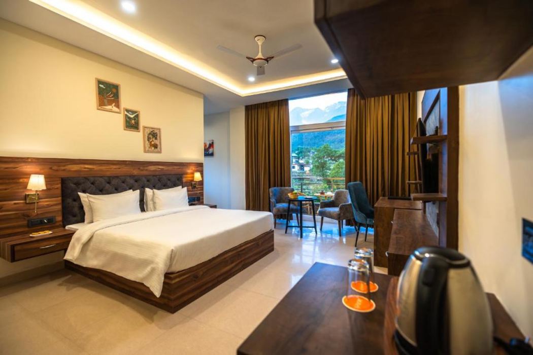 Room at Aotel by Clarks Inn, Palampur, PALAMPUR