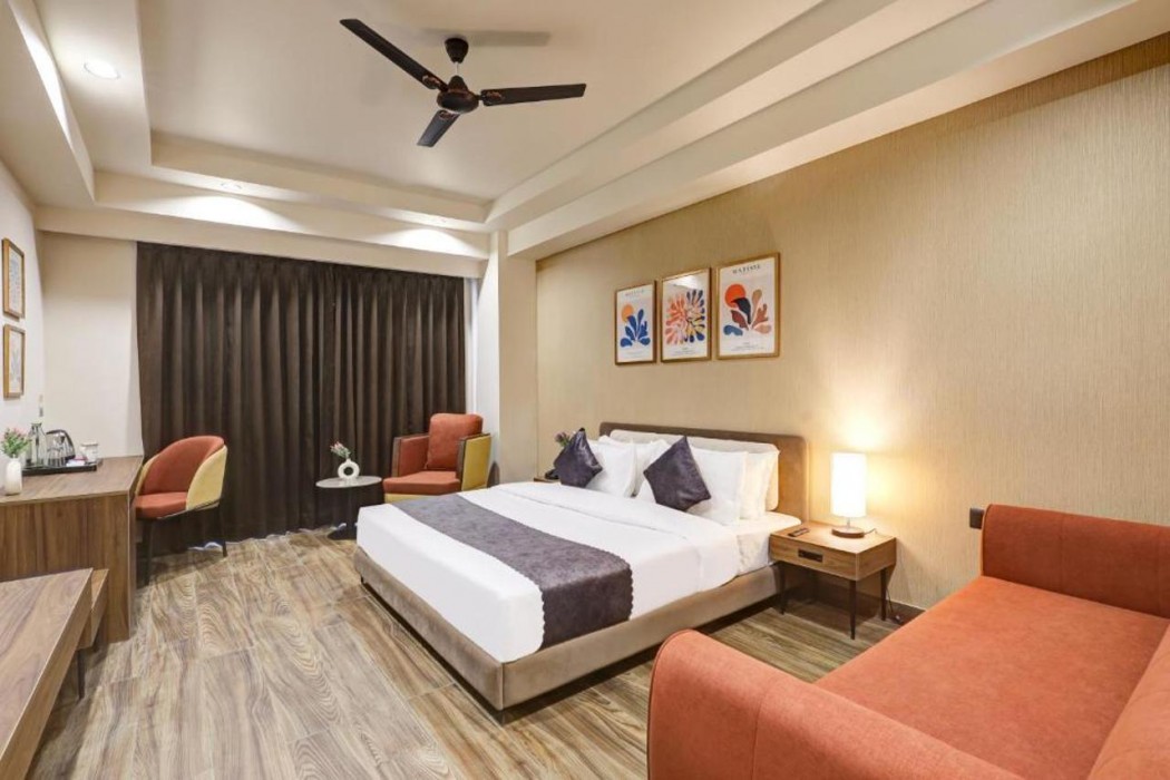 Saltstayz Premier Sector 42 - Golf Course Road 21/62