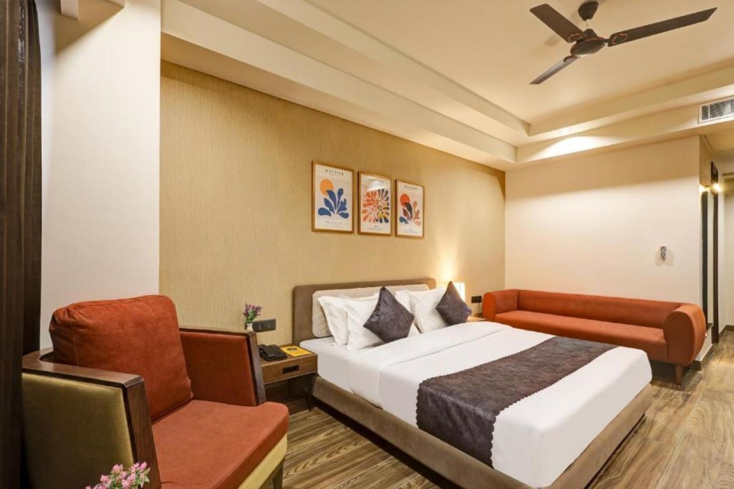 Saltstayz Premier Sector 42 - Golf Course Road 19/62