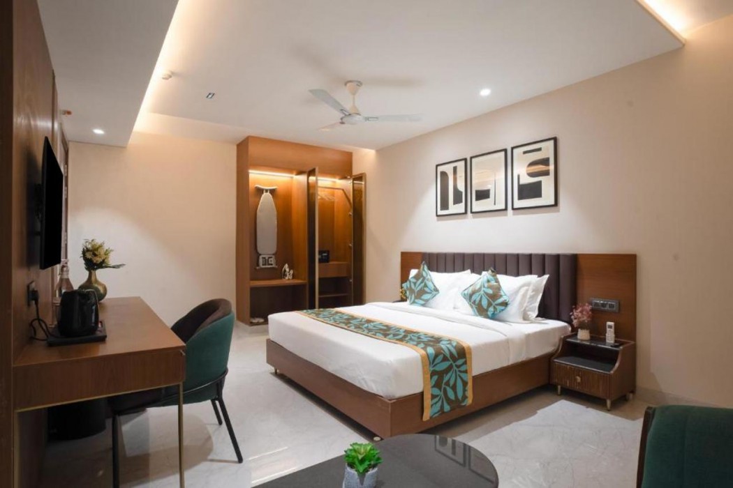 Saltstayz Premier Naraina Vihar 13/60