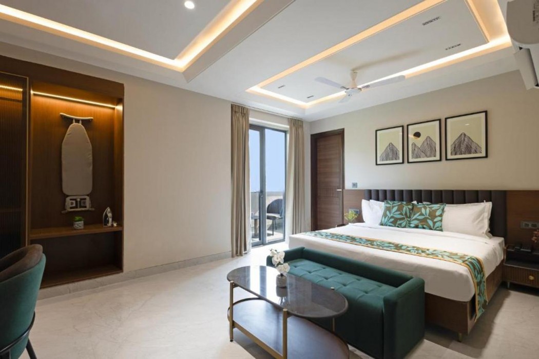 Saltstayz Premier Naraina Vihar 16/60