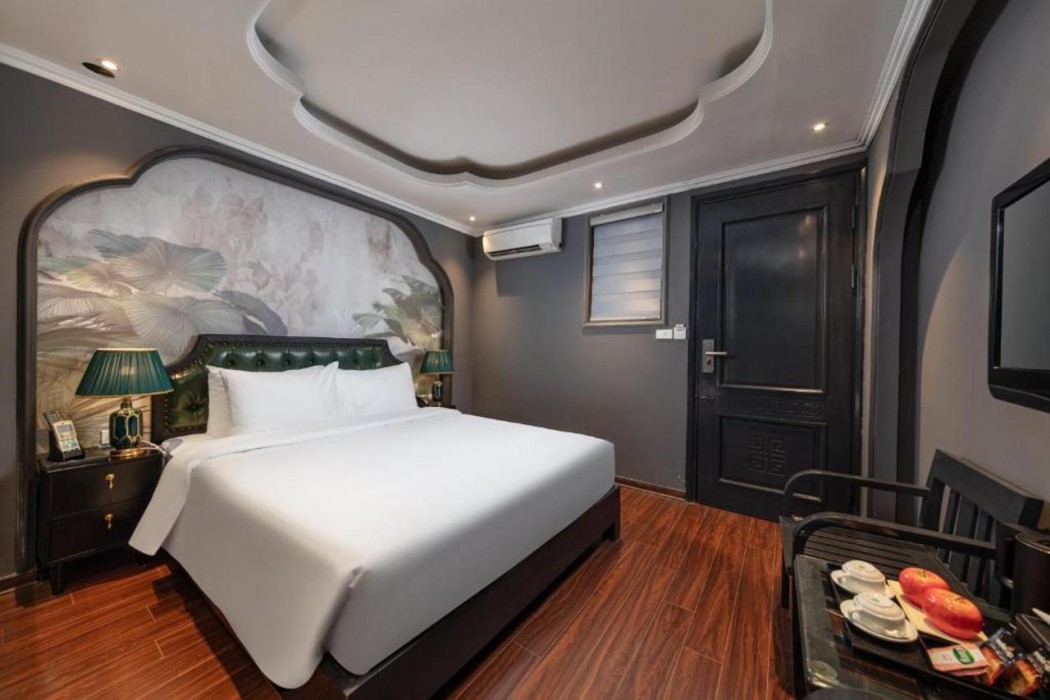 Madelise Stardust Hotel & Travel 4/11