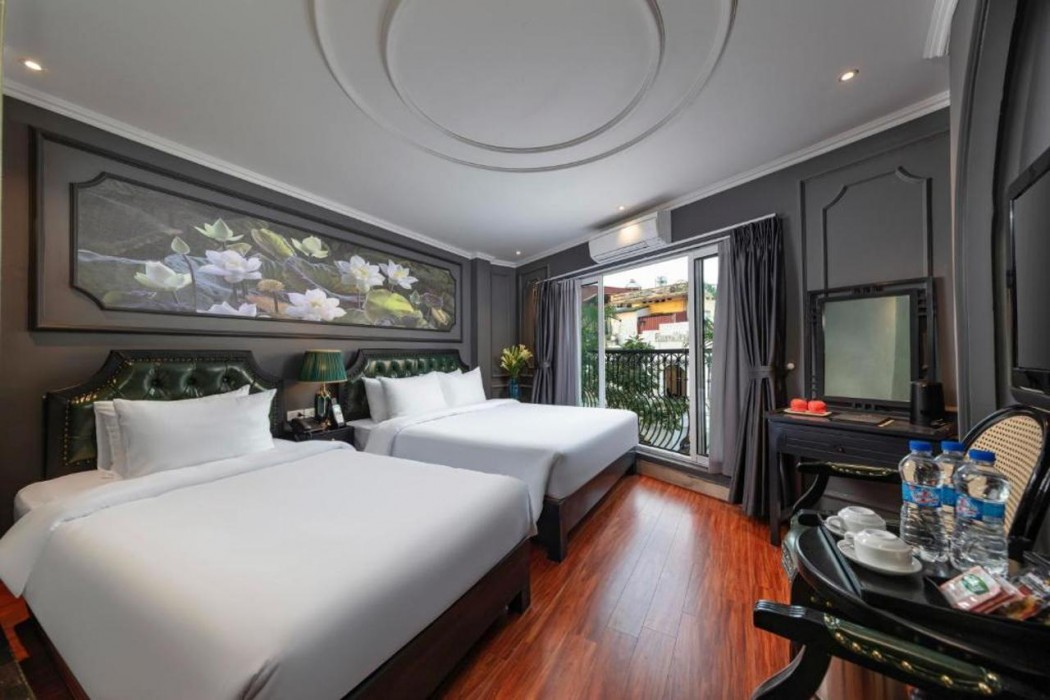 Madelise Stardust Hotel & Travel 6/11